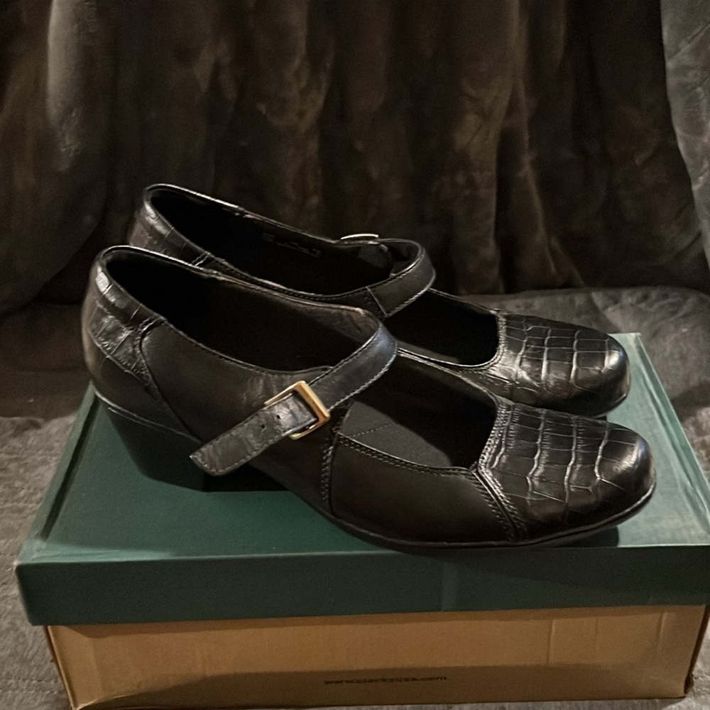 Clarks Black Croc-Patterned Mary Jane Shoes - Picture 2 of 5